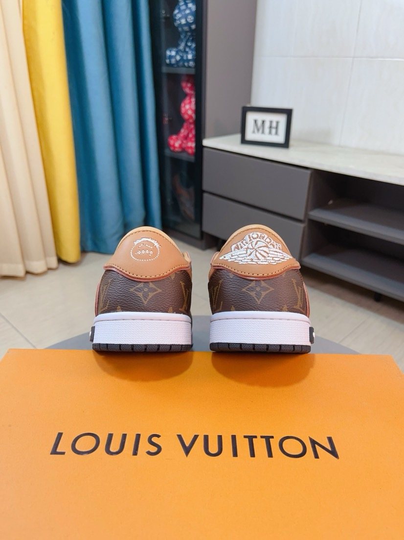 Nike Brown and Tan Patterned Low-Top Sneakers